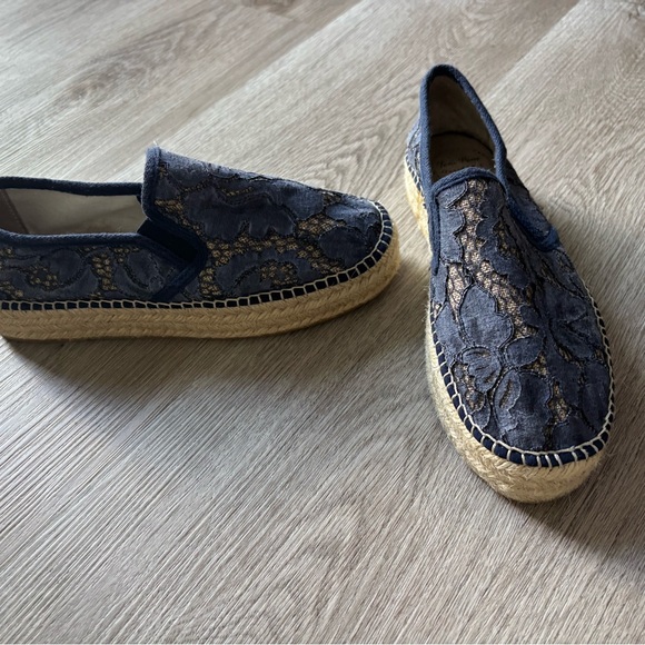Tom Poms - Women's Lace Espadrilles - Picture 3 of 6